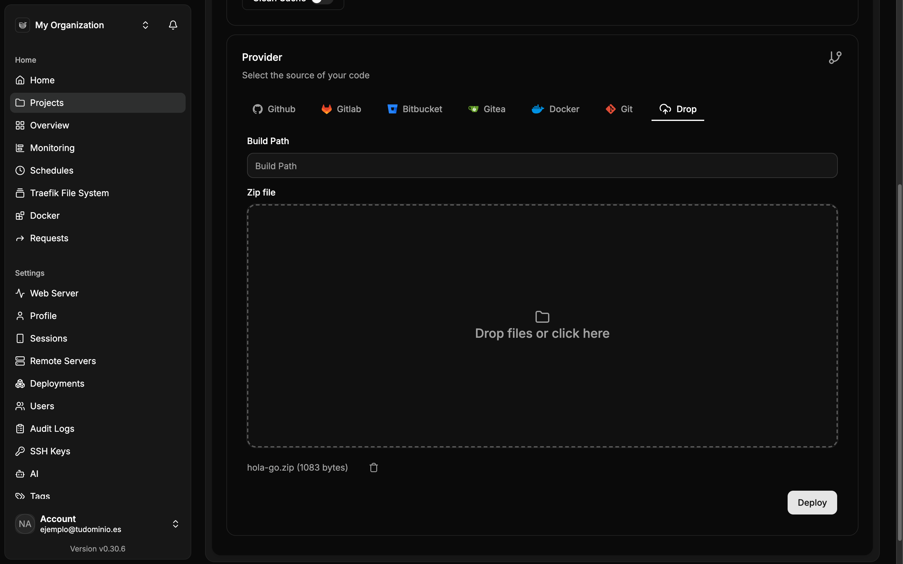 Bloque Drop con el fichero hola-go.zip cargado y el botón Deploy