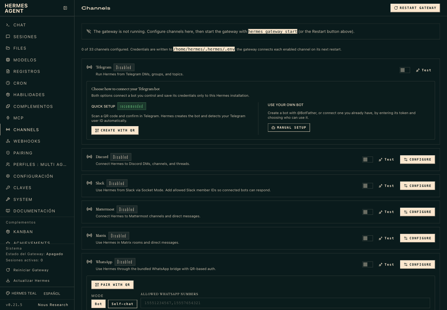 Sección Channels con 33 canales: Telegram con configuración rápida por QR o bot propio, Discord, Slack, Mattermost, Matrix y WhatsApp