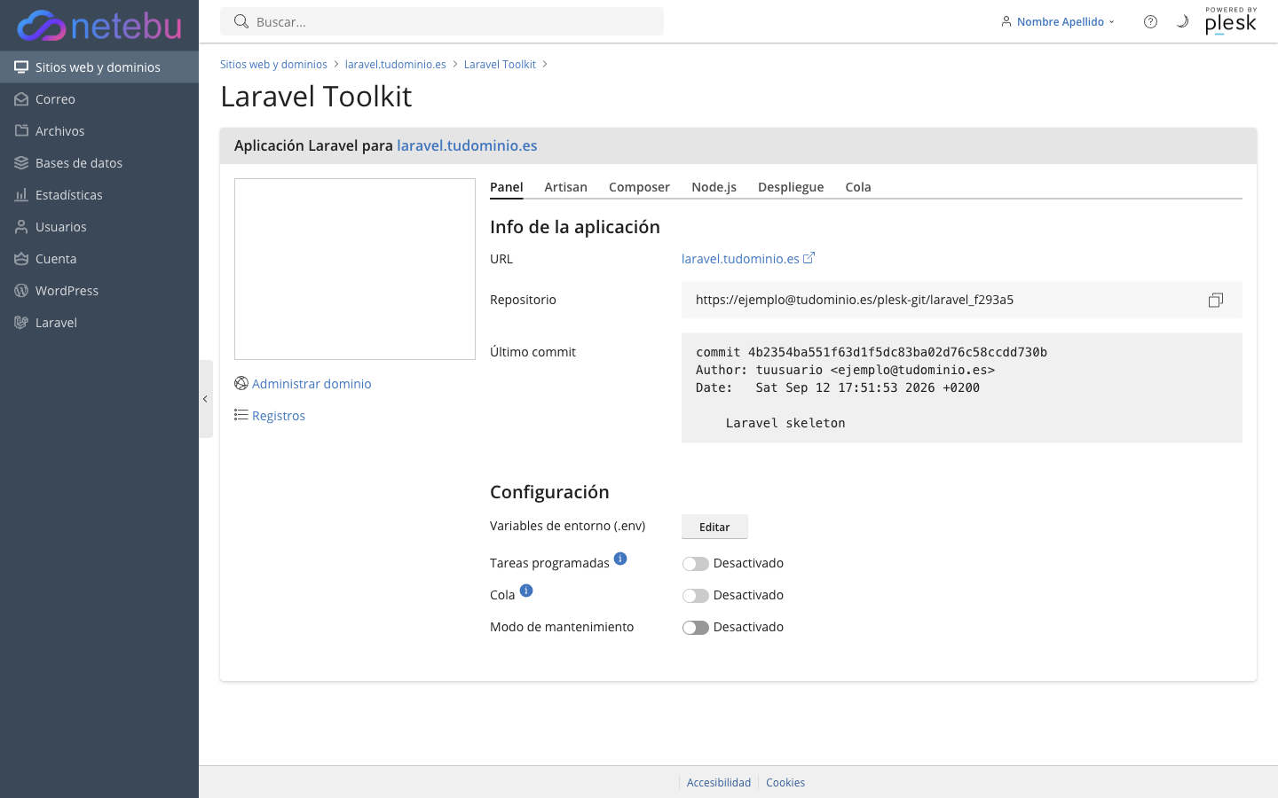 Pestaña Panel de Laravel Toolkit con "Aplicación Laravel para laravel.tudominio.es", la URL, el repositorio https://ejemplo@tudominio.es/plesk-git/laravel_f293a5 y el commit "Laravel skeleton"