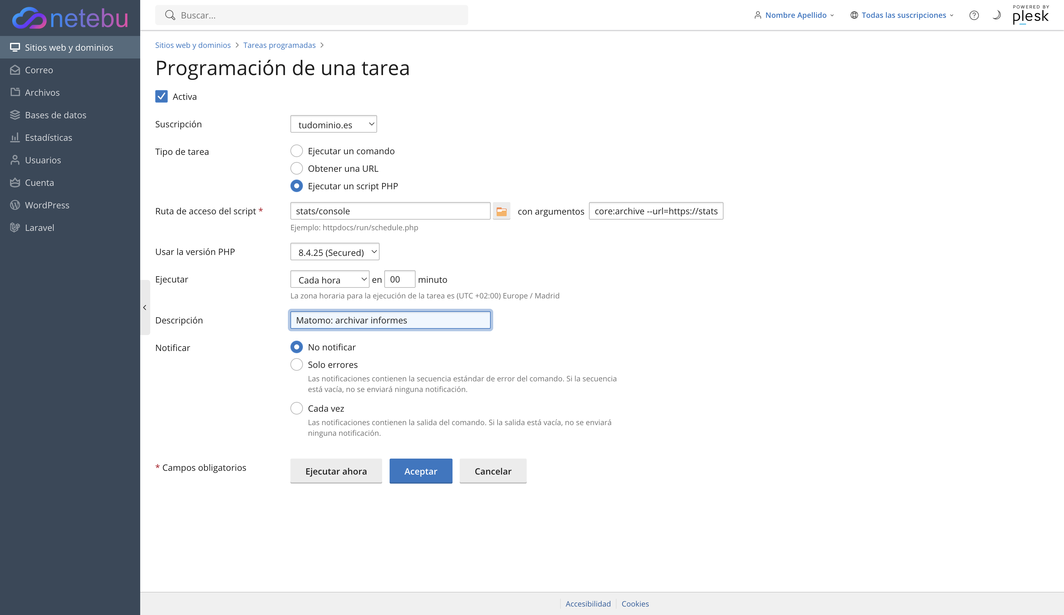 Tarea programada de Plesk de tipo Ejecutar un script PHP con la ruta stats/console, los argumentos core:archive, PHP 8.4, cada hora y sin notificar