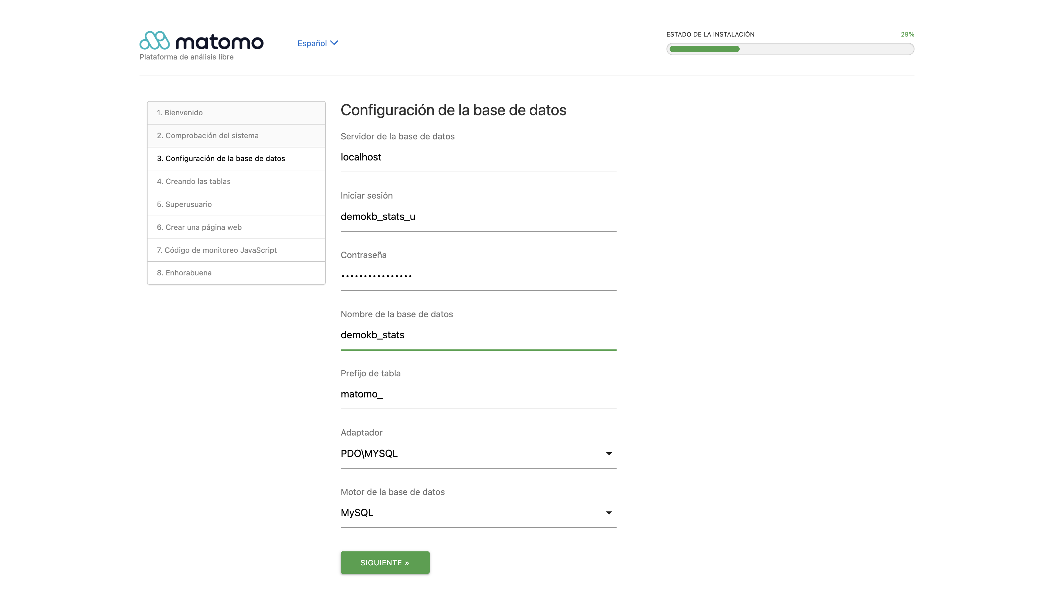 Formulario de la base de datos de Matomo con localhost, el usuario y el nombre de la base de datos y el prefijo matomo_
