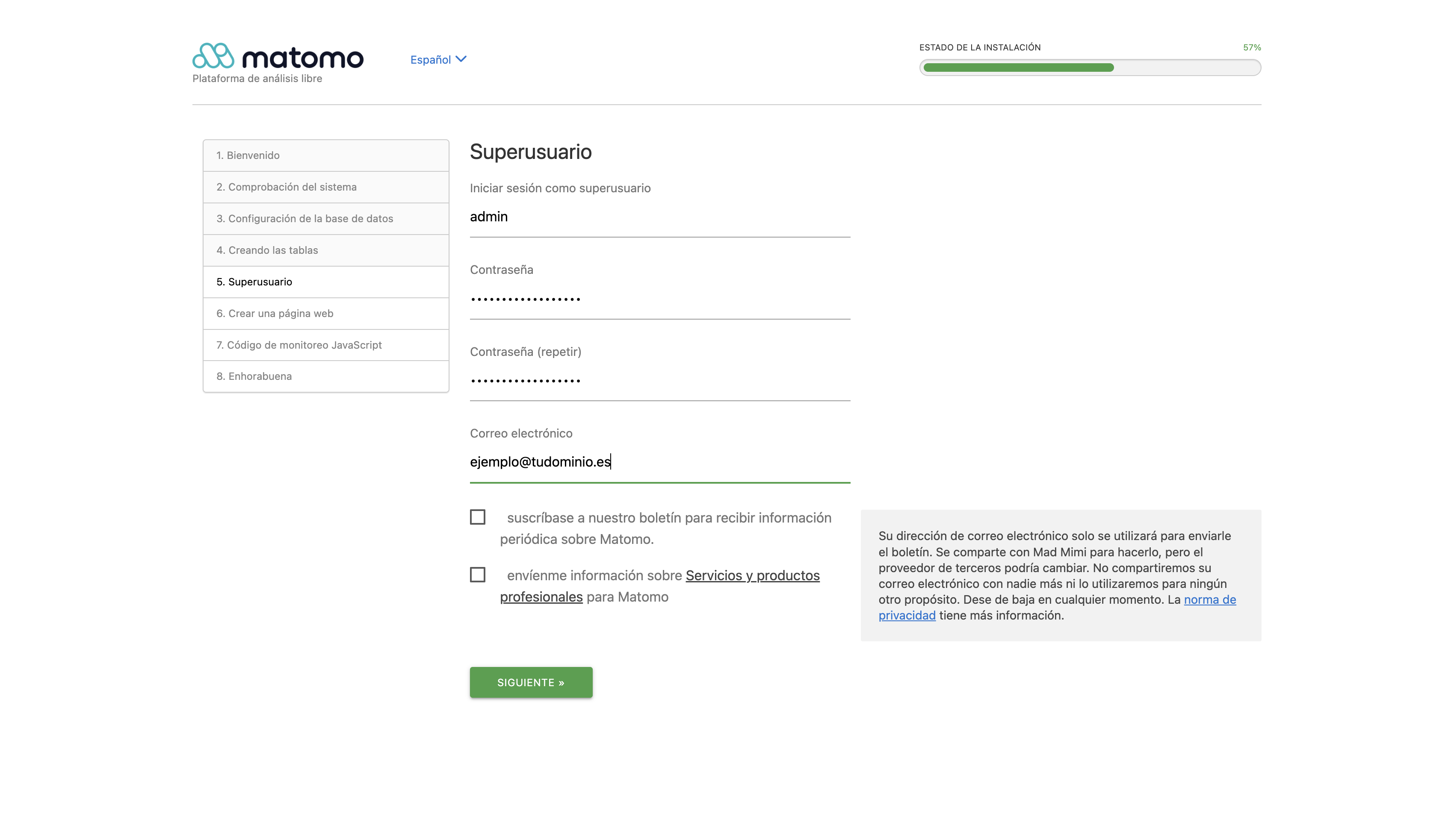 Paso Superusuario del asistente con el nombre de usuario, la contraseña y el correo del administrador