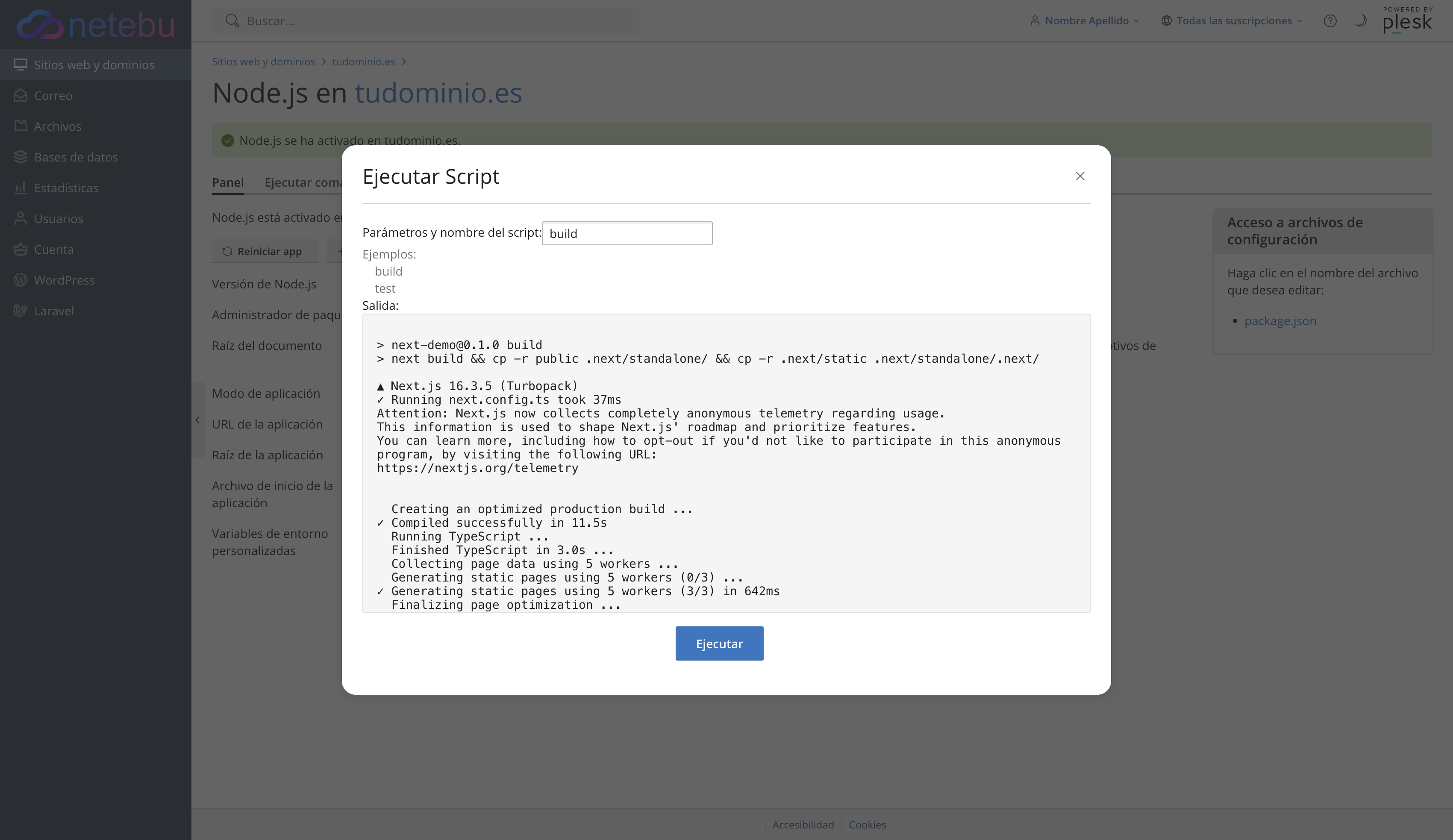 Diálogo Ejecutar Script del panel Node.js con el script build y la salida de next build, con las rutas marcadas como dinámicas o estáticas