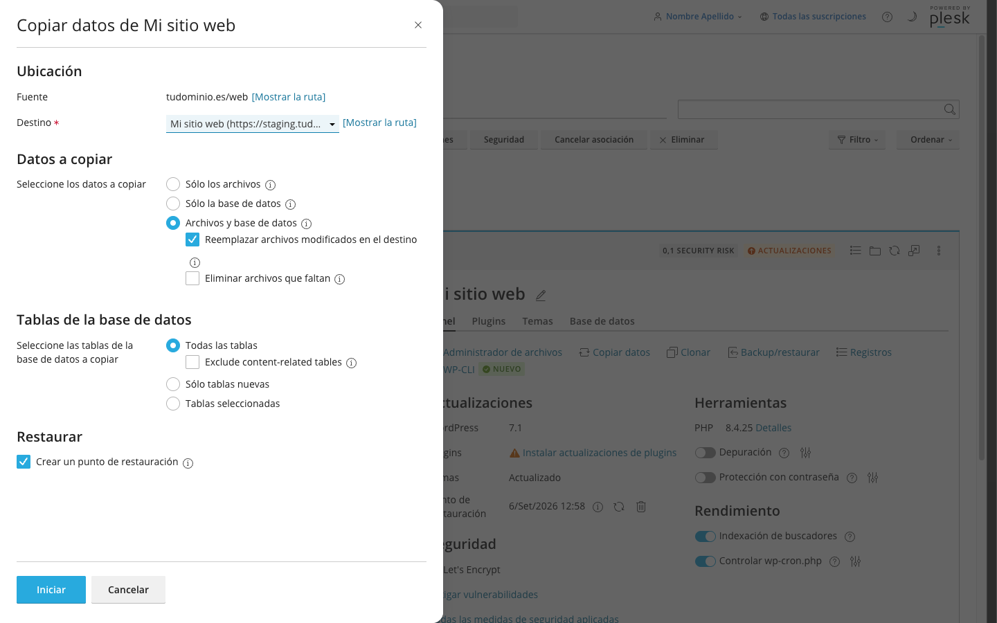 Diálogo Copiar datos con la web real como fuente, el staging como destino, Archivos y base de datos, Todas las tablas sin excluir contenido y punto de restauración marcado