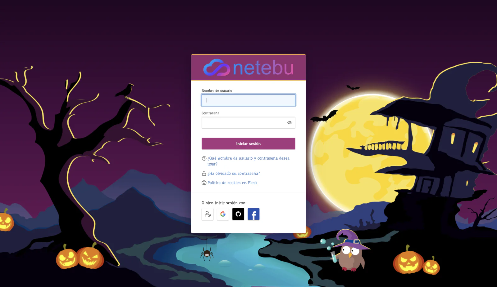 Pantalla de acceso al panel de hosting de Netebu con el tema de Halloween de Plesk